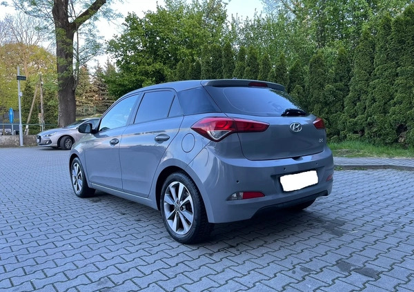 Hyundai i20 cena 35900 przebieg: 131000, rok produkcji 2015 z Stryków małe 497
